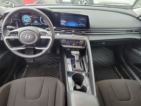 Certified 2023 Hyundai Elantra SEL w/ Convenience Package image 11