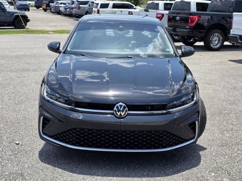 Used 2025 Volkswagen Jetta SE FWD image 3
