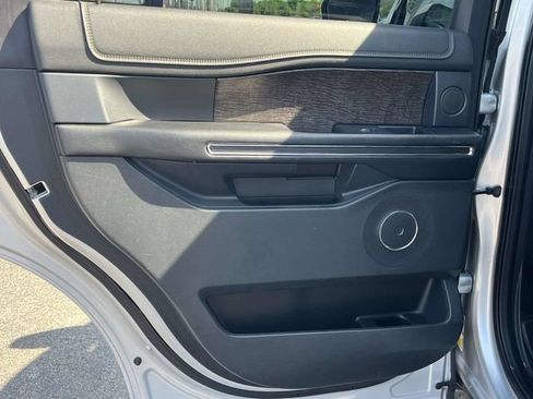 Used 2018 Ford Expedition Limited RWD image 18