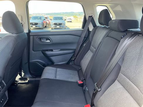 Used 2025 Nissan Rogue SV image 28