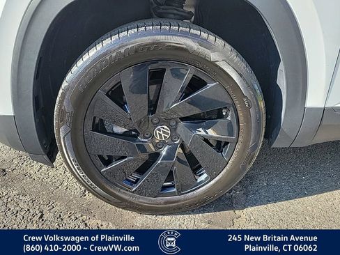 Used 2024 Volkswagen Atlas Cross Sport SE w/ Panoramic Sunroof Package AWD/4WD image 18