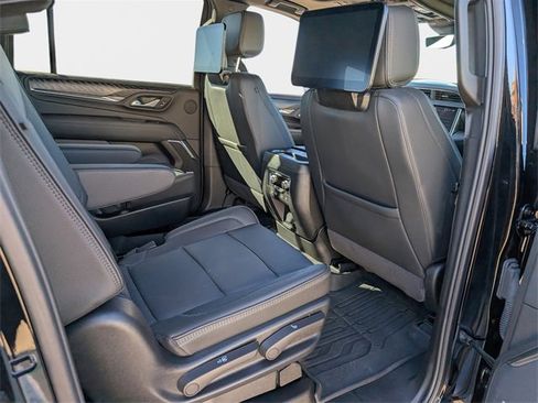 Used 2024 GMC Yukon XL Denali w/ Advanced Technology Package image 9