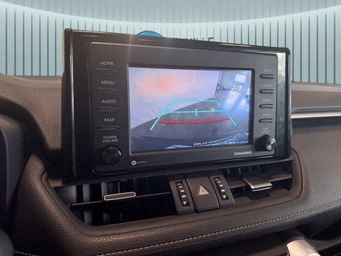 Used 2020 Toyota RAV4 XLE Premium image 3
