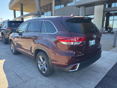 Used 2019 Toyota Highlander Limited Platinum image 3
