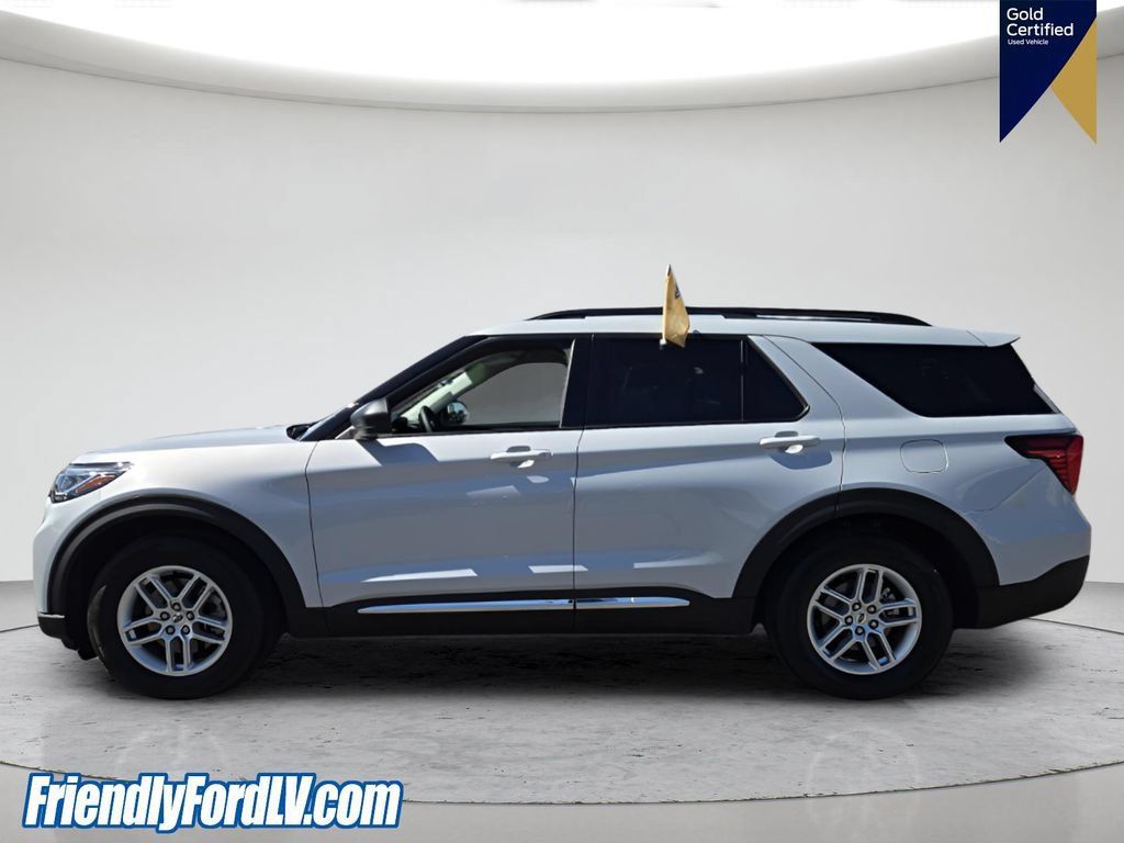 Certified 2025 Ford Explorer Active RWD image 3