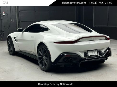 Used 2020 Aston Martin V8 Vantage Coupe image 4