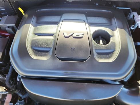 Used 2018 Jeep Grand Cherokee Limited image 16