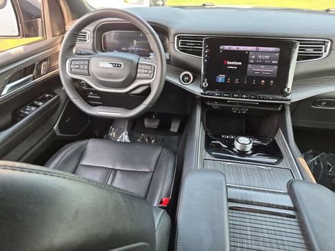 Used 2024 Jeep Wagoneer L Series II w/ Flexible Seating Group AWD/4WD image 30