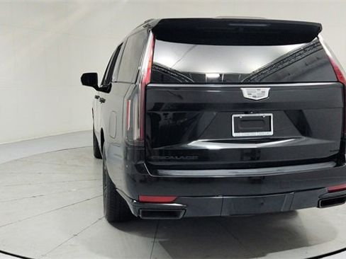 Used 2022 Cadillac Escalade Sport Platinum image 4