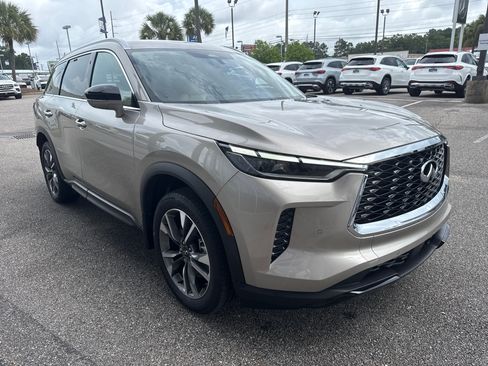 Used 2023 INFINITI QX60 Luxe w/ Vision Package FWD image 5