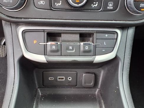 Used 2022 GMC Terrain SLE w/ Driver Convenience Package image 13