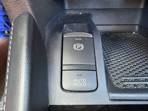 Used 2023 Nissan Kicks SR w/ SR Premium Package FWD image 24