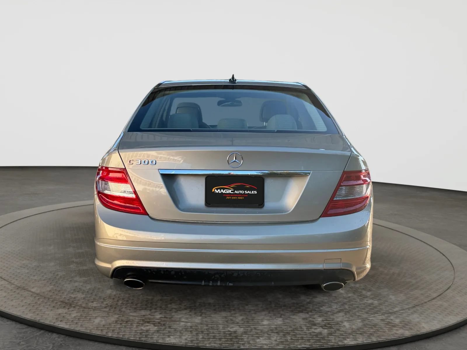 Used 2010 Mercedes-Benz C 300 Sedan image 9