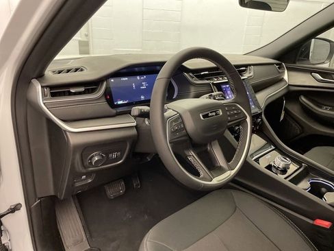 New 2026 Jeep Grand Cherokee L Laredo image 13