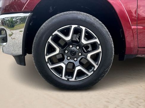 Used 2025 RAM 1500 Laramie AWD/4WD image 7