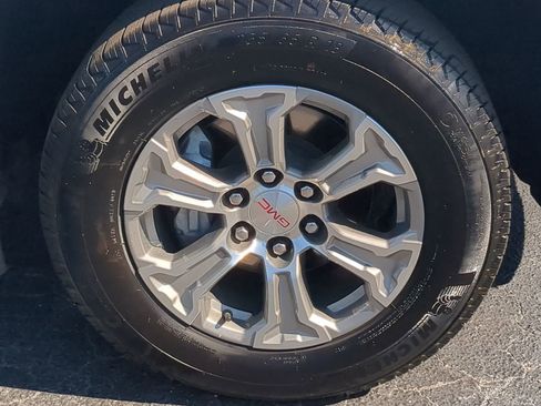 Used 2025 GMC Sierra 1500 SLT image 11