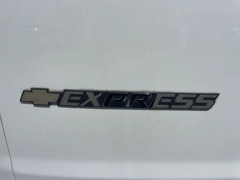 Used 2021 Chevrolet Express 2500 w/ Driver Convenience Package RWD image 5