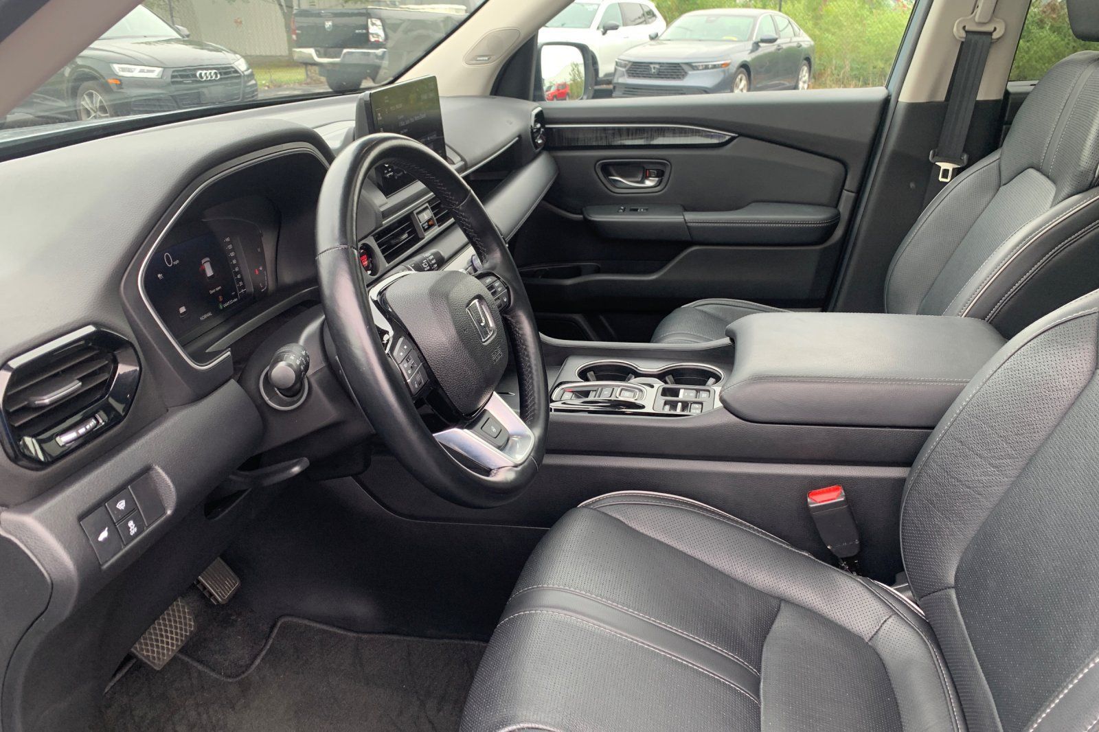 Used 2025 Honda Pilot Elite image 12