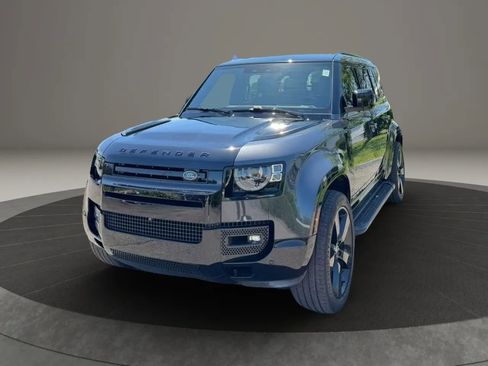 Used 2024 Land Rover Defender 110 X AWD/4WD image 3
