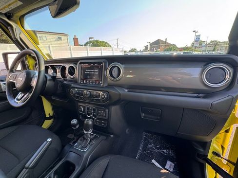 Certified 2022 Jeep Wrangler Unlimited Sahara w/ LED Lighting Group image 18