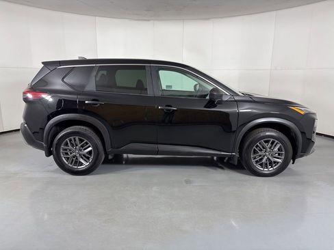 Used 2023 Nissan Rogue S image 9