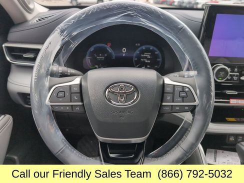 New 2026 Toyota Highlander Platinum AWD/4WD image 14