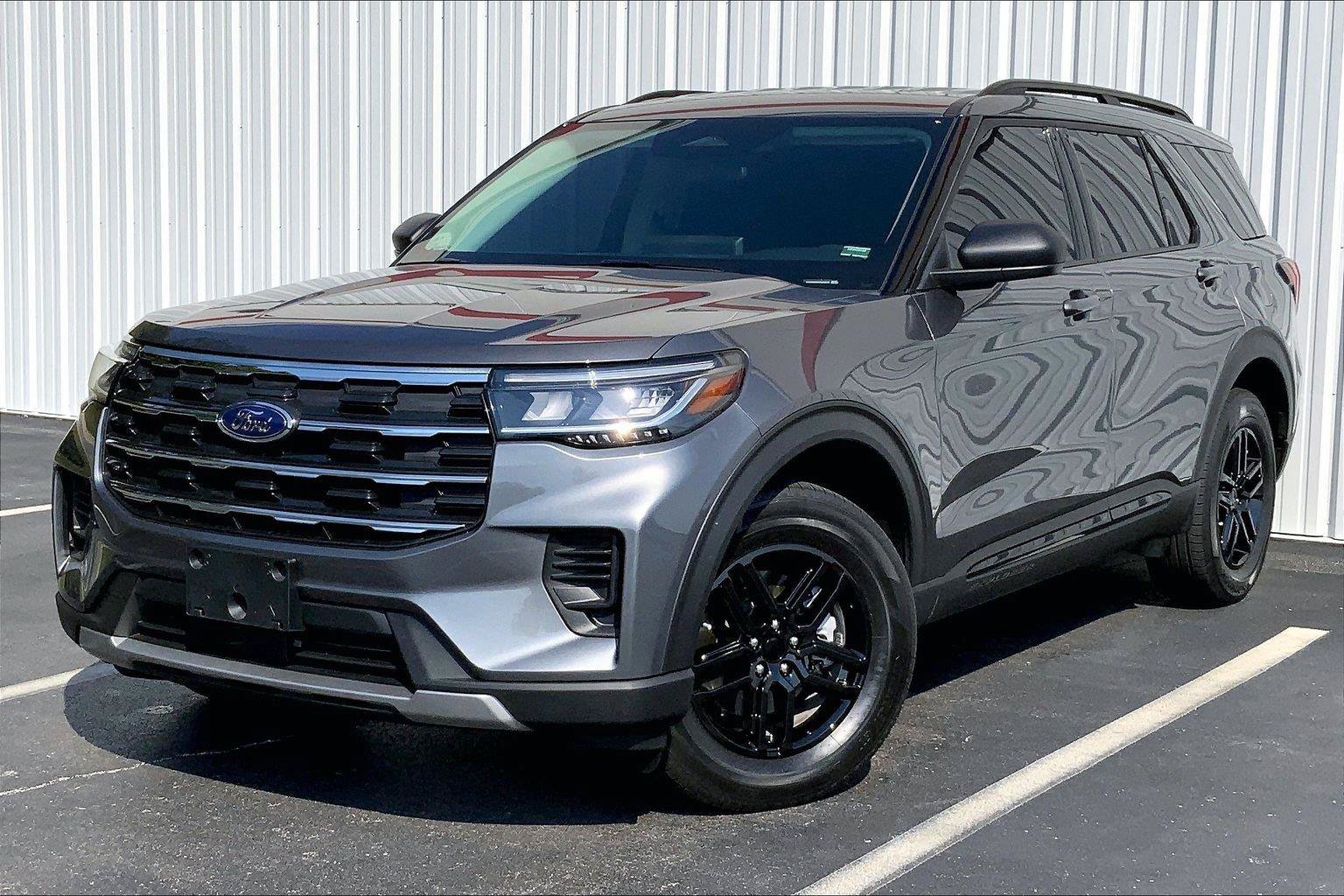 Used 2026 Ford Explorer Active AWD/4WD image 1