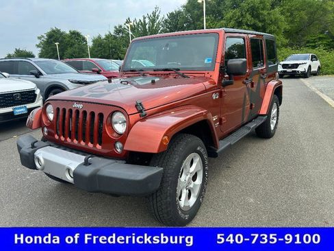 Used 2014 Jeep Wrangler Unlimited Sahara w/ Connectivity Group AWD/4WD image 2