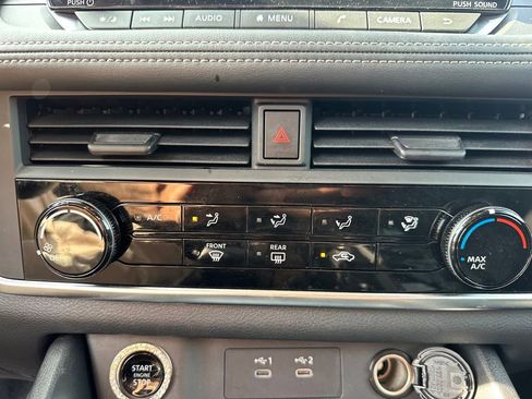 Used 2025 Nissan Rogue S FWD image 46