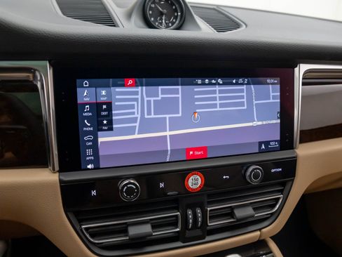 Certified 2026 Porsche Macan AWD/4WD image 27