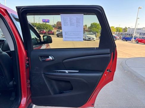 Used 2018 Dodge Journey Crossroad w/ Nav & Sun Group FWD image 21