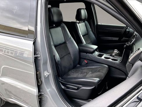 Used 2020 Jeep Grand Cherokee Altitude image 27