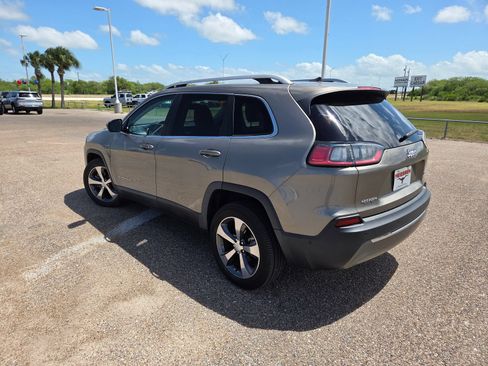Used 2020 Jeep Cherokee Limited w/ Technology Group FWD image 5