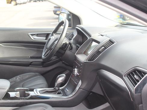 Used 2017 Ford Edge Titanium w/ Equipment Group 301A AWD/4WD image 17