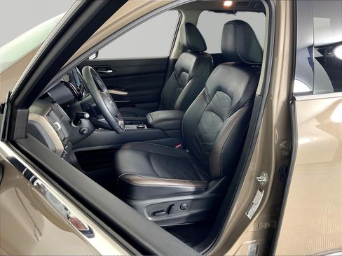 Used 2024 Nissan Pathfinder Platinum w/ Cargo Package AWD/4WD image 21