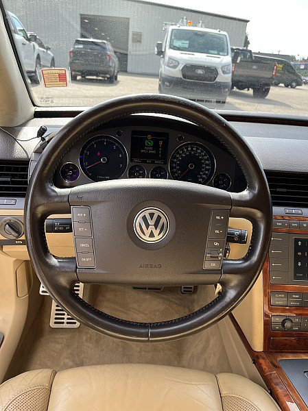 Used 2004 Volkswagen Phaeton W12 AWD/4WD image 9