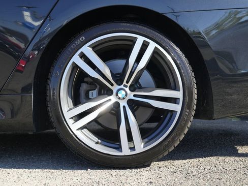 Used 2019 BMW 750i xDrive image 9