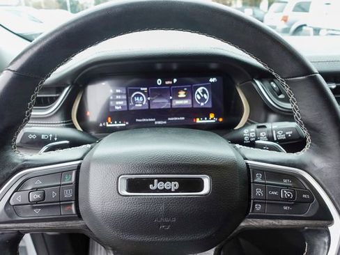 Used 2022 Jeep Grand Cherokee Limited image 14