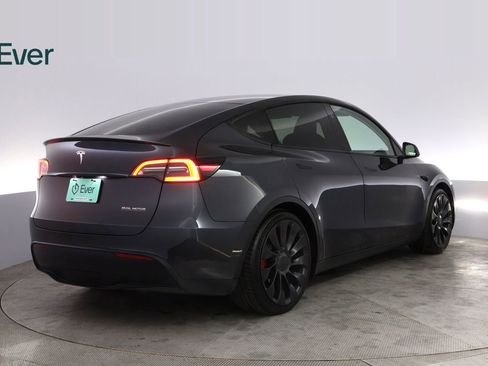 Used 2024 Tesla Model Y Performance image 3