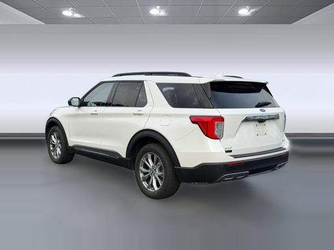 Used 2020 Ford Explorer XLT w/ Equipment Group 202A AWD/4WD image 3