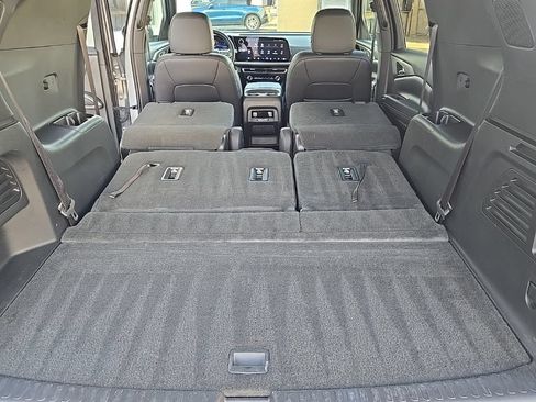 Used 2025 Chevrolet Traverse LT FWD image 33