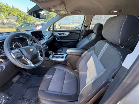 Used 2025 Chevrolet Blazer LT FWD image 29