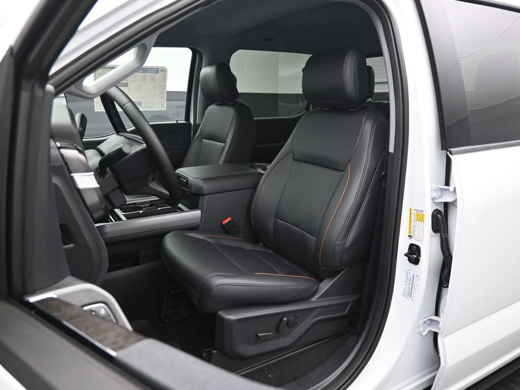 New 2026 Ford F250 Lariat w/ Black Appearance Package AWD/4WD image 8