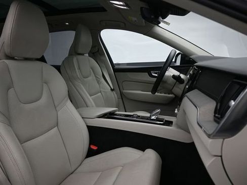 Used 2023 Volvo XC60 B5 Ultimate w/ Protection Package Premier AWD/4WD image 37