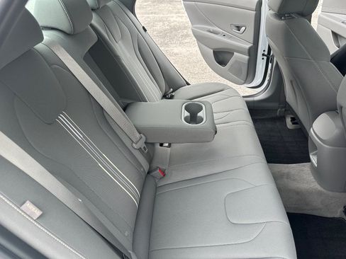 Used 2024 Hyundai Elantra SEL w/ Convenience Package FWD image 32