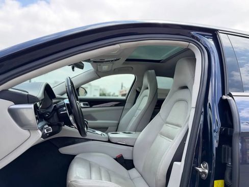 Used 2018 Porsche Panamera image 25