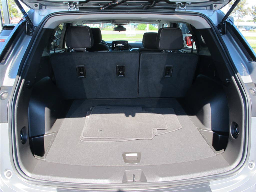 Used 2025 Chevrolet Blazer LT FWD image 17
