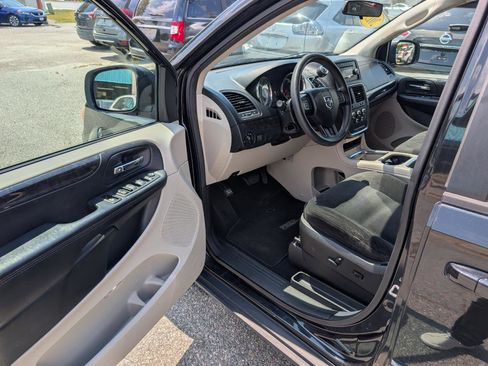 Used 2015 Dodge Grand Caravan SXT FWD image 13