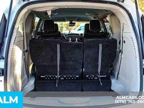 Used 2024 Chrysler Pacifica Select image 24