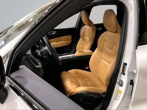 Used 2023 Volvo XC60 B5 Ultimate w/ Climate Package AWD/4WD image 28